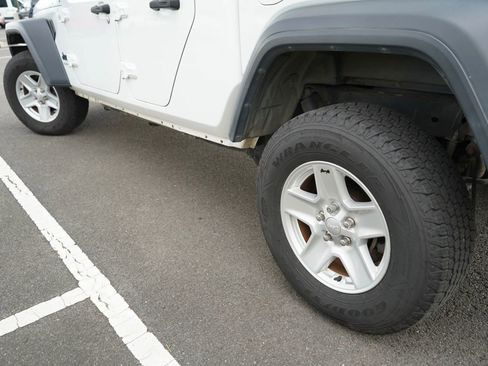 Used 2020 Jeep Gladiator Sport w/ Quick Order Package 24S image 6