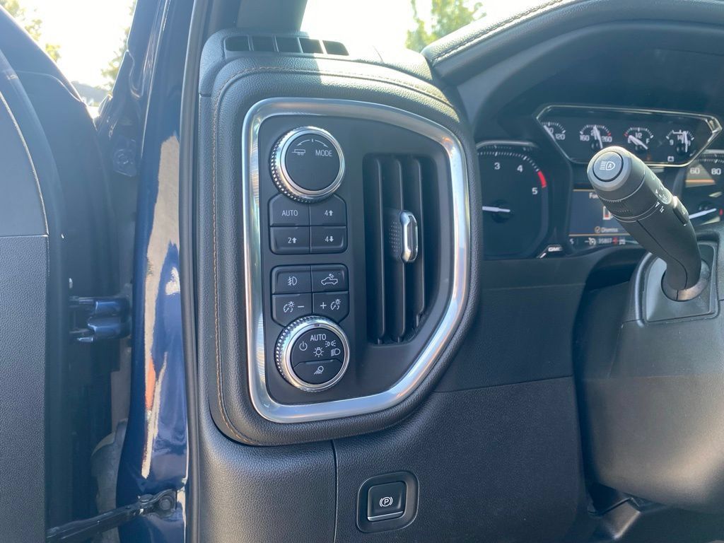 Used 2022 GMC Sierra 2500 AT4 w/ AT4 Preferred Package AWD/4WD image 18