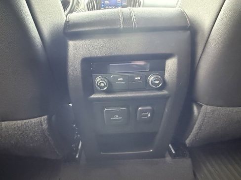 Used 2023 Chevrolet Traverse RS image 22