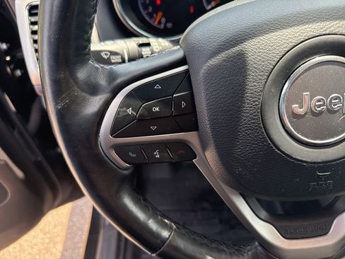 Used 2020 Jeep Grand Cherokee Altitude AWD/4WD image 18