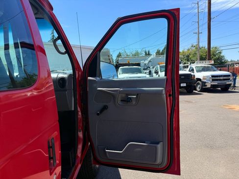 Used 2002 Ford E-350 and Econoline 350 Super Duty RWD image 27