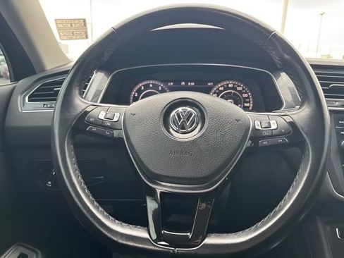 Used 2018 Volkswagen Tiguan SEL Premium image 14