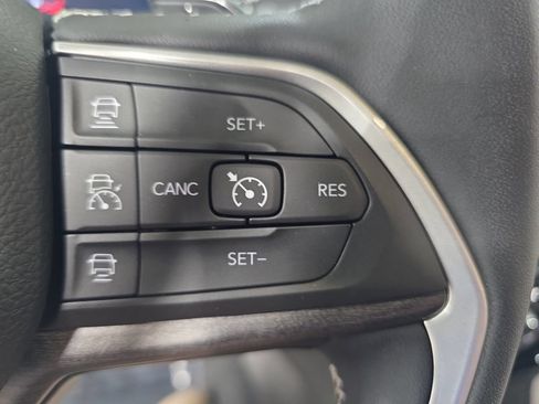 Used 2023 Jeep Grand Cherokee L Limited AWD/4WD image 20