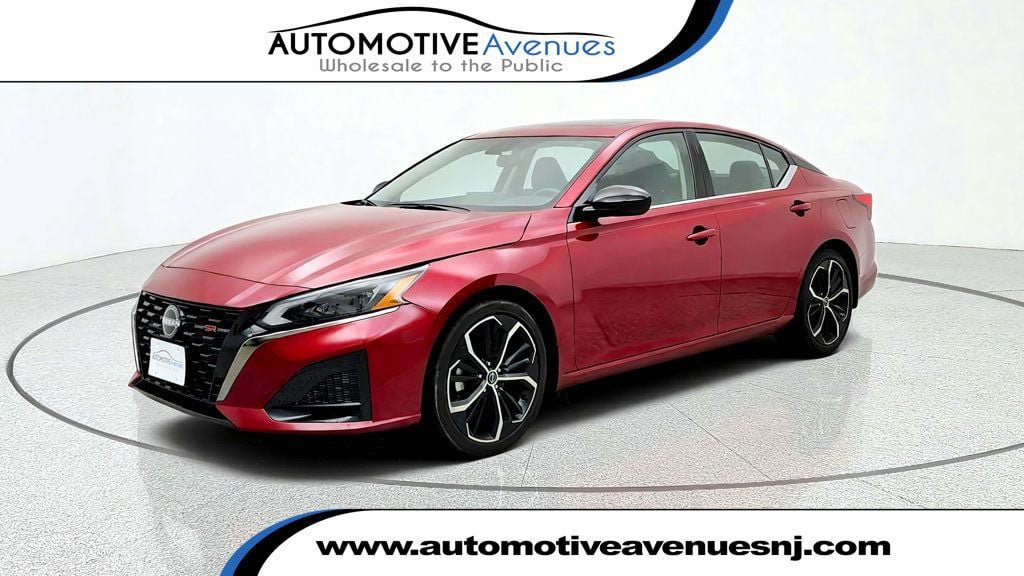 Used 2024 Nissan Altima 2.5 SR w/ SR Premium Package FWD image 1