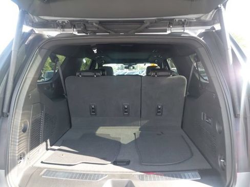 Used 2022 GMC Yukon XL AT4 AWD/4WD image 9