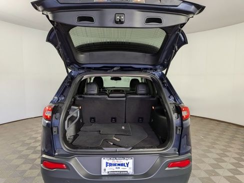 Used 2016 Jeep Cherokee Limited image 8