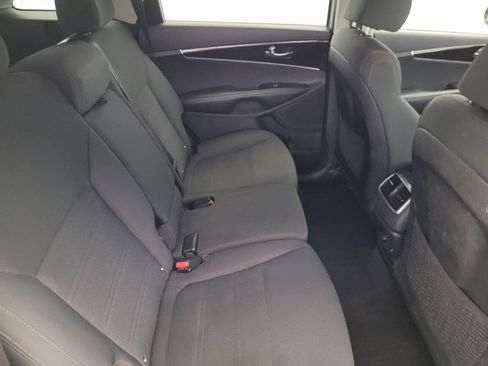 Used 2020 Kia Sorento FWD V6 image 19