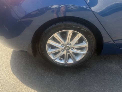 Used 2016 Hyundai Elantra SE w/ Option Group 02 FWD image 17
