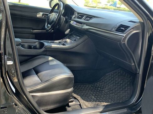 Used 2017 Lexus CT 200h image 31