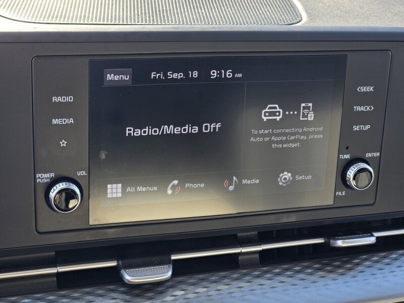 Certified 2023 Kia Carnival LX FWD image 21