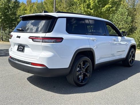 New 2025 Jeep Grand Cherokee L Altitude image 12