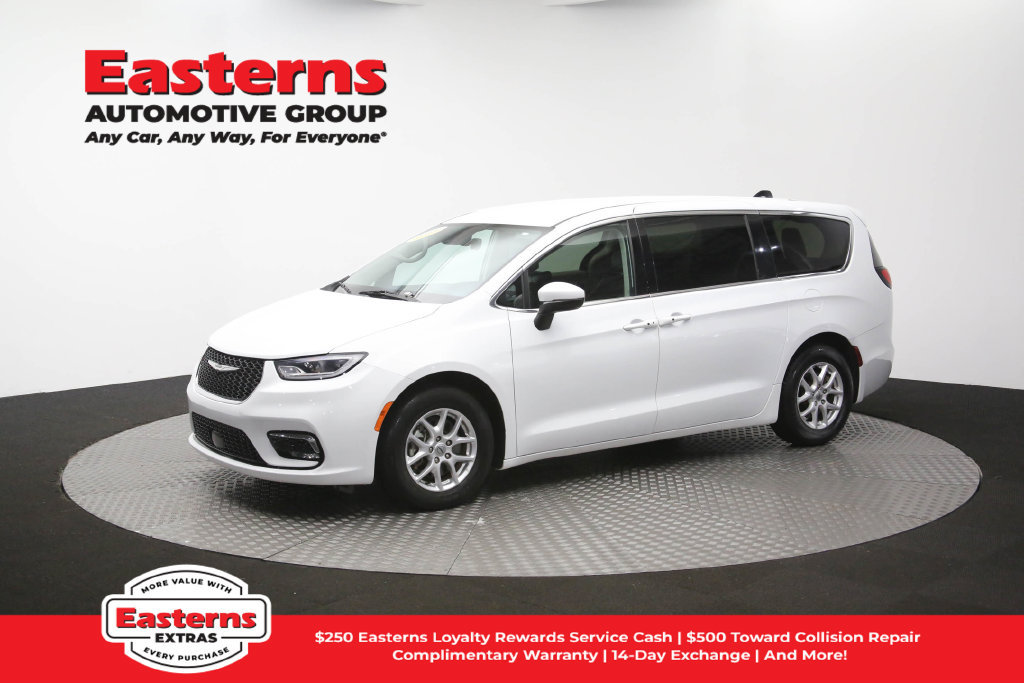 Used 2023 Chrysler Pacifica Touring-L FWD image 56