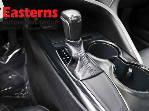 Used 2019 Toyota Camry SE FWD image 13