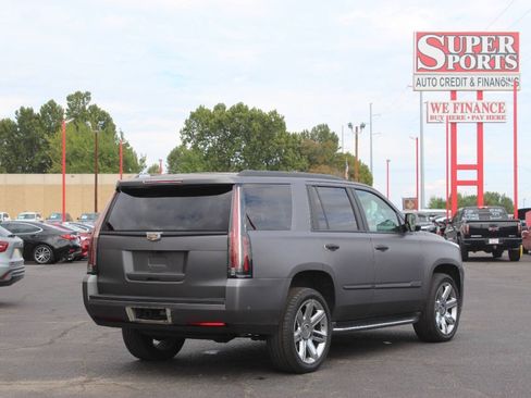 Used 2017 Cadillac Escalade Luxury AWD/4WD image 4