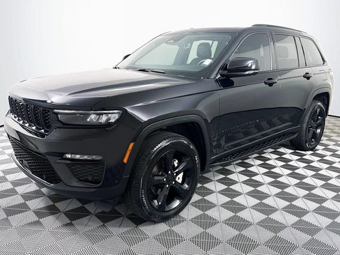 Used 2024 Jeep Grand Cherokee Limited w/ Luxury Tech Group II AWD/4WD image 6