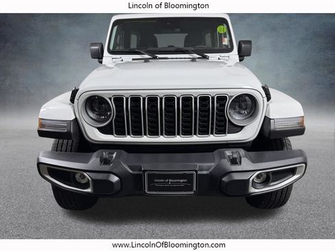 Used 2025 Jeep Wrangler Unlimited Sahara AWD/4WD image 9