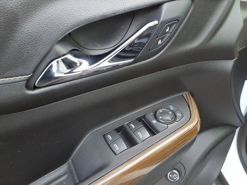 Used 2019 GMC Acadia SLE image 18