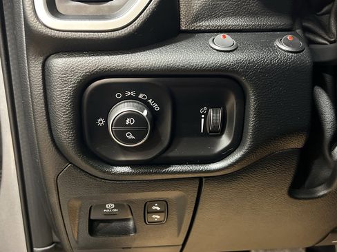 Used 2021 RAM 1500 Big Horn image 14