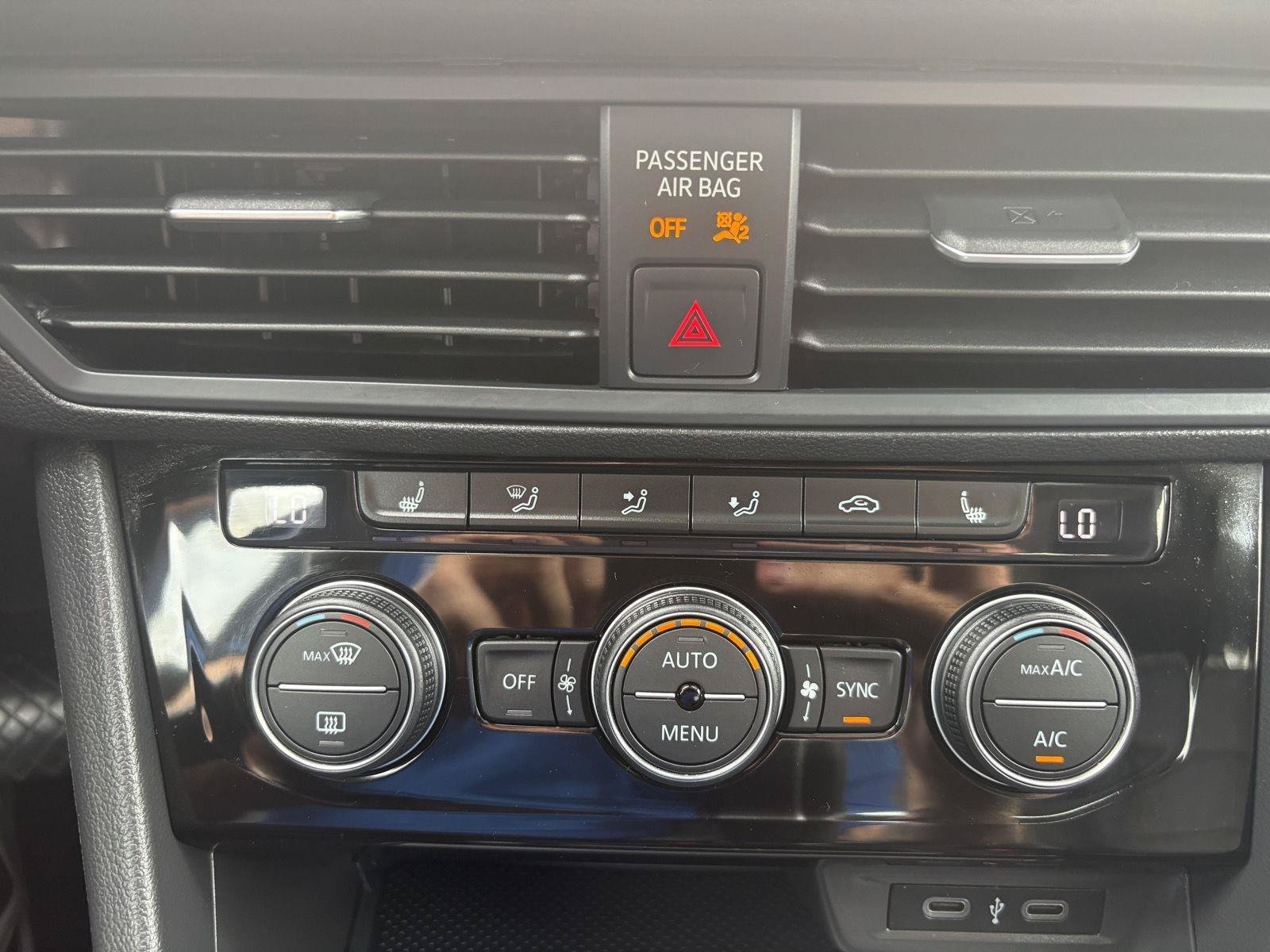 Certified 2022 Volkswagen Jetta SE w/ Panoramic Sunroof Package FWD image 19