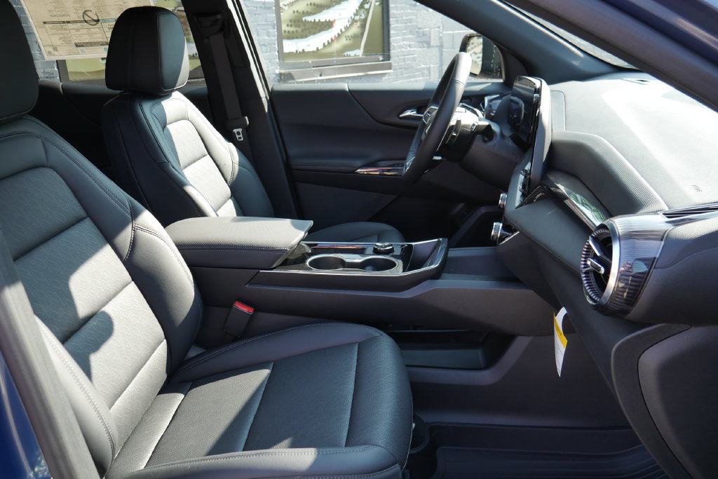 New 2026 Chevrolet Equinox LT w/ Convenience Package II AWD/4WD image 10