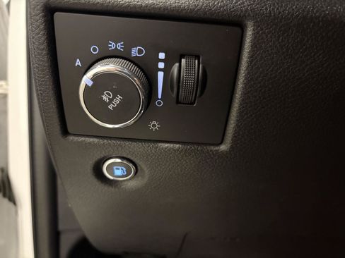 Used 2018 Jeep Grand Cherokee High Altitude AWD/4WD image 15