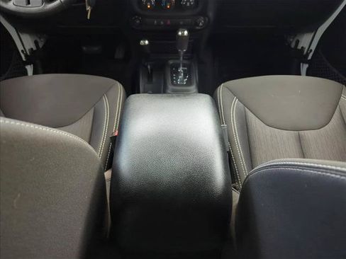 Used 2015 Jeep Wrangler Unlimited Rubicon w/ Connectivity Group AWD/4WD image 20