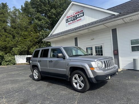 Used 2015 Jeep Patriot Sport w/ Tire & Wheel Group AWD/4WD image 2
