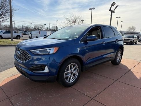 Used 2024 Ford Edge SEL image 3