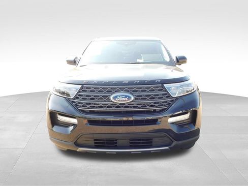 Used 2023 Ford Explorer XLT w/ Equipment Group 202A AWD/4WD image 11