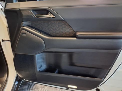 Used 2025 Lexus GX 550 w/ Accessory Package (31) AWD/4WD image 12