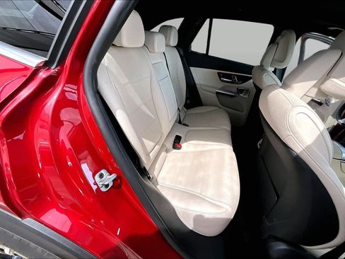 Used 2025 Mercedes-Benz GLC 350e 4MATIC image 20