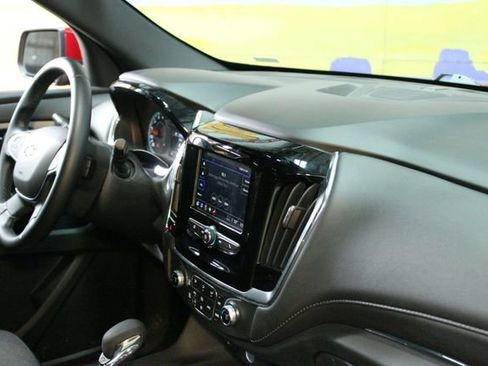 Used 2023 Chevrolet Traverse LT image 10
