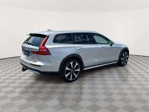 Certified 2024 Volvo V60 B5 Cross Country Ultimate AWD/4WD image 4