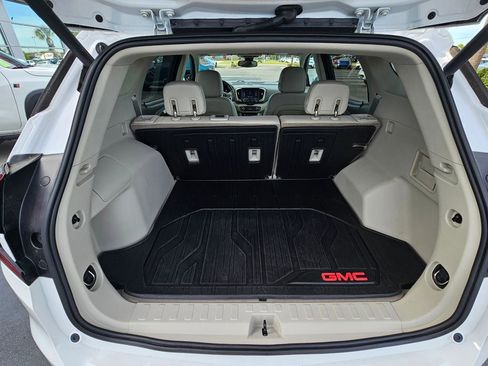Used 2020 GMC Terrain Denali w/ Denali Premium Package FWD image 10