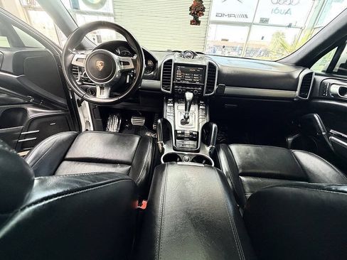 Used 2012 Porsche Cayenne Turbo AWD/4WD image 7