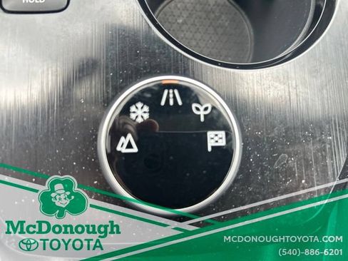 Used 2025 Nissan Rogue SV AWD/4WD image 15