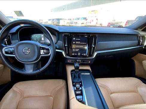 Used 2020 Volvo V90 T6 Cross Country image 13