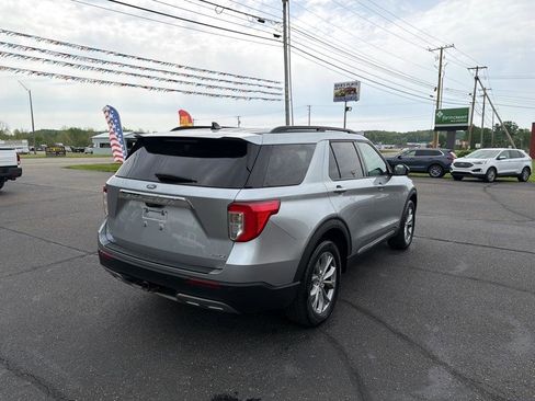 Used 2022 Ford Explorer XLT w/ Equipment Group 202A AWD/4WD image 5