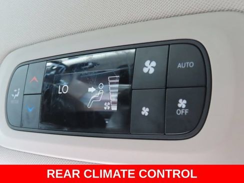 Used 2023 Chrysler Pacifica Touring-L FWD image 25