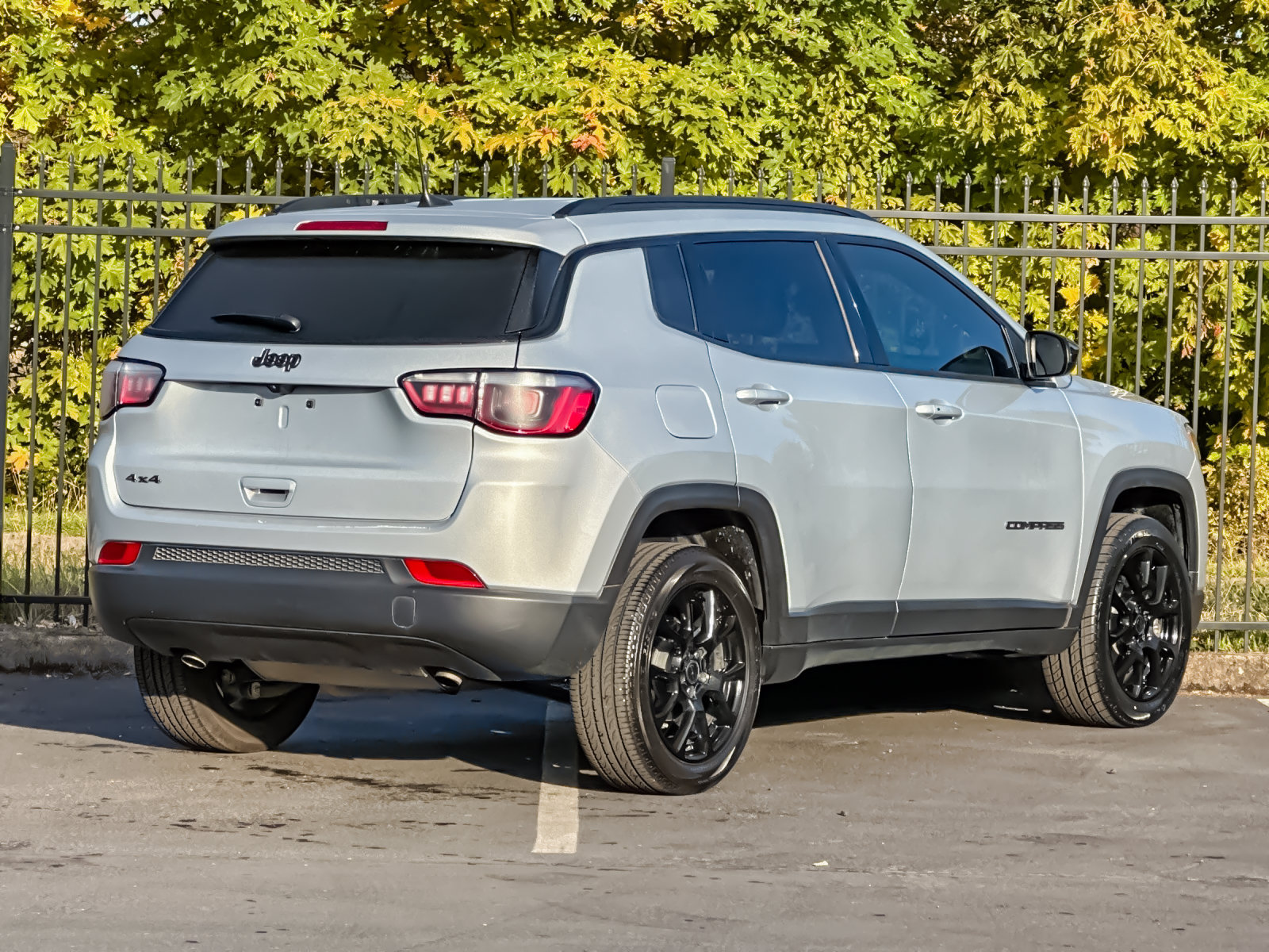 Used 2025 Jeep Compass Latitude w/ Altitude Special Edition AWD/4WD image 3