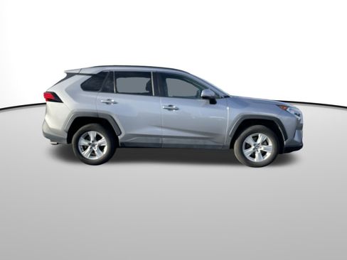 Used 2020 Toyota RAV4 XLE w/ Convenience Package image 2