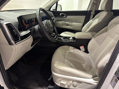Used 2025 Kia Sorento S FWD image 14