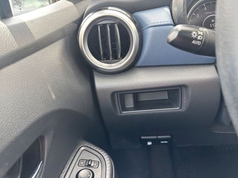 Used 2025 Nissan Versa SV FWD image 32