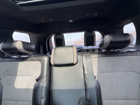 Used 2017 Ford Explorer XLT w/ Equipment Group 202A image 6