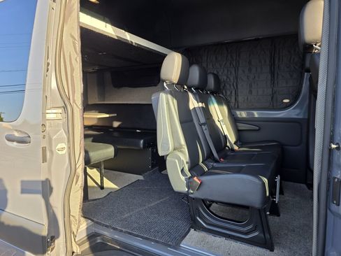 Used 2021 Mercedes-Benz Sprinter 2500 image 32