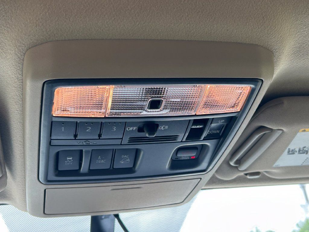 Used 2018 Toyota 4Runner Limited AWD/4WD image 19
