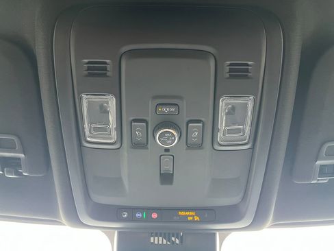 Used 2025 GMC Yukon Denali AWD/4WD image 25