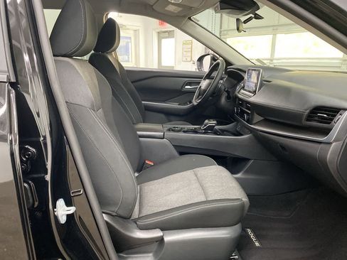 Used 2025 Nissan Rogue SV image 17