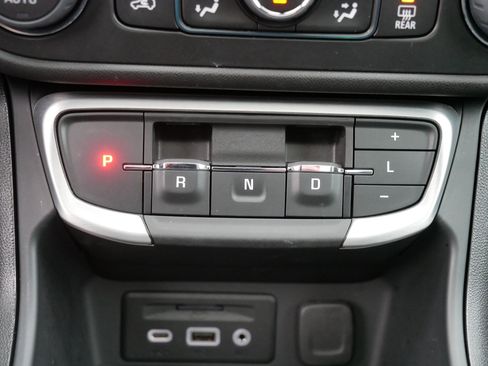 Used 2024 GMC Terrain SLT w/ Infotainment Package II image 24