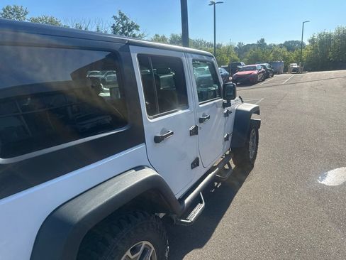 Used 2015 Jeep Wrangler Unlimited Rubicon w/ Connectivity Group AWD/4WD image 14